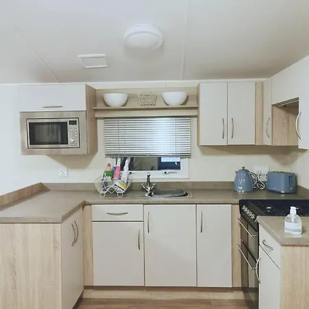 Apartment 8 Sleep Chalet At Newquay Away Nb168