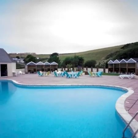 8 Sleep Chalet At Newquay Away Nb168