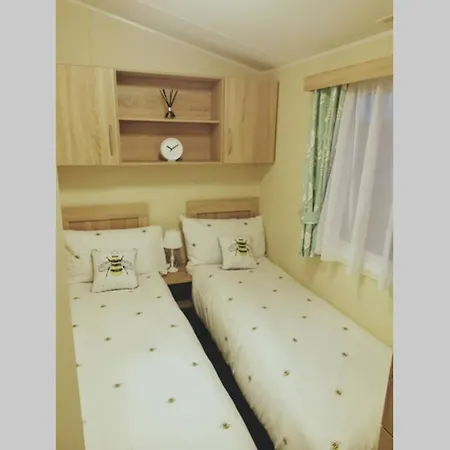 8 Sleep Chalet At Newquay Away Nb168 Apartment